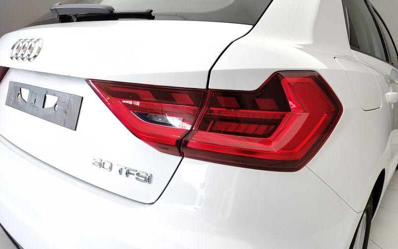 A1 SPORTBACK 30  TFSI ADMIRED ADVANCED  S-TRONIC