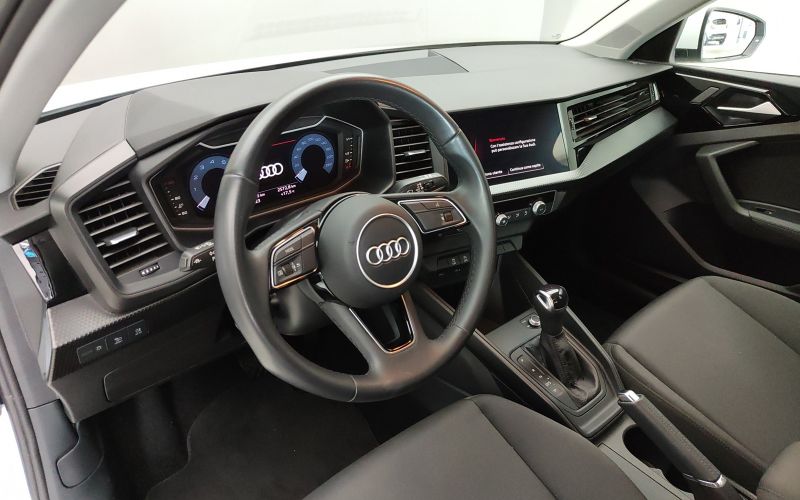 A1 SPORTBACK 30  TFSI ADMIRED ADVANCED  S-TRONIC