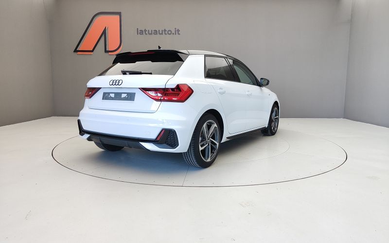 A1 SPORTBACK 30 TFSI 116CV S IDENTITY BLACK