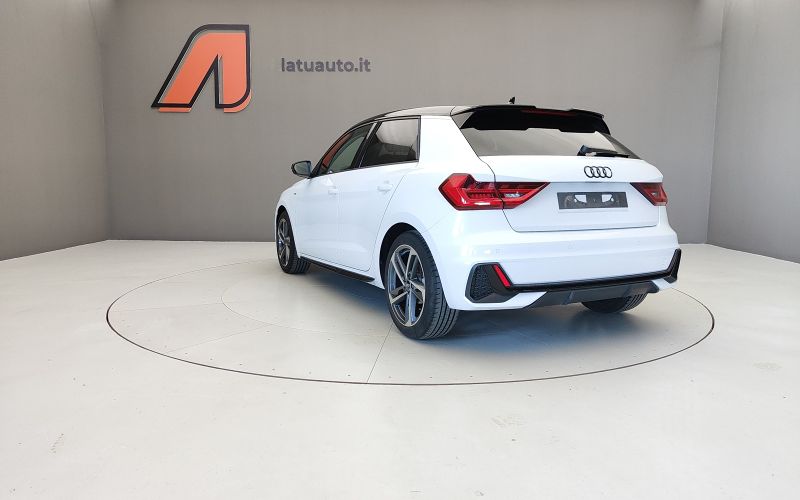 A1 SPORTBACK 30 TFSI 116CV S IDENTITY BLACK