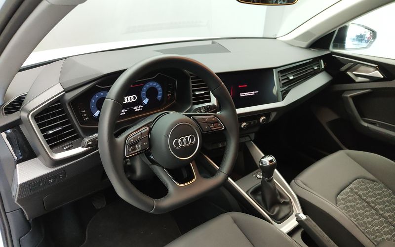 A1 SPORTBACK 30 TFSI 116CV S IDENTITY BLACK