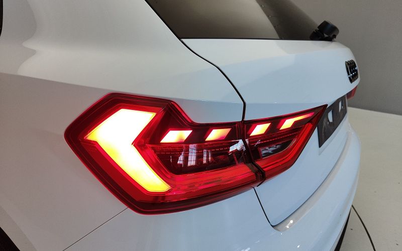 A1 SPORTBACK 30 TFSI 116CV S IDENTITY BLACK