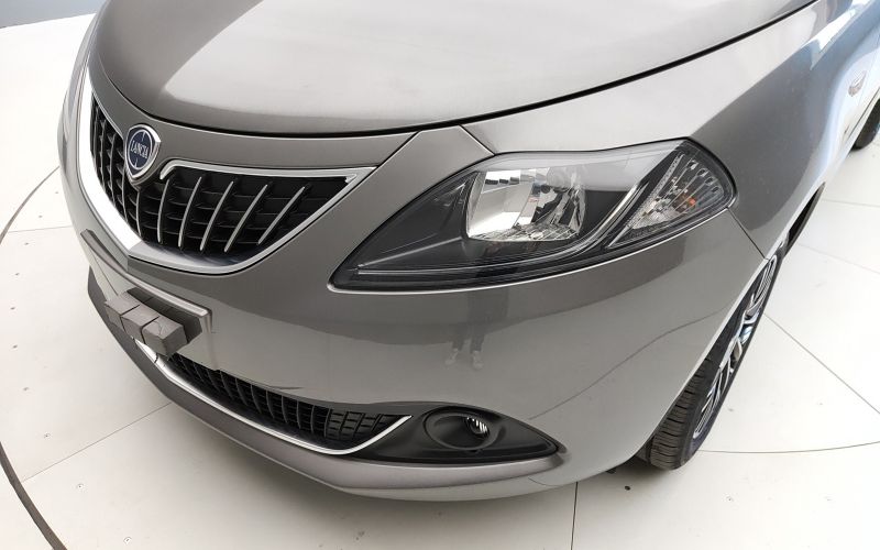 YPSILON 1.0 70CV HYBRID PLATINO 