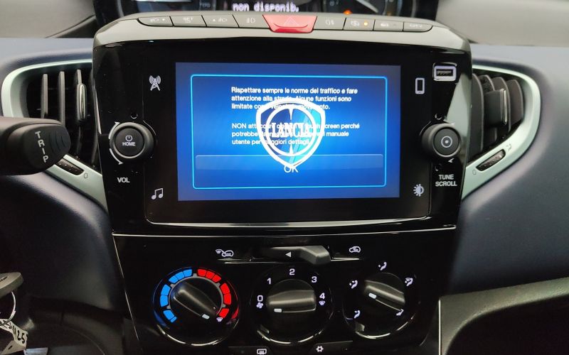 YPSILON 1.0 70CV HYBRID PLATINO 