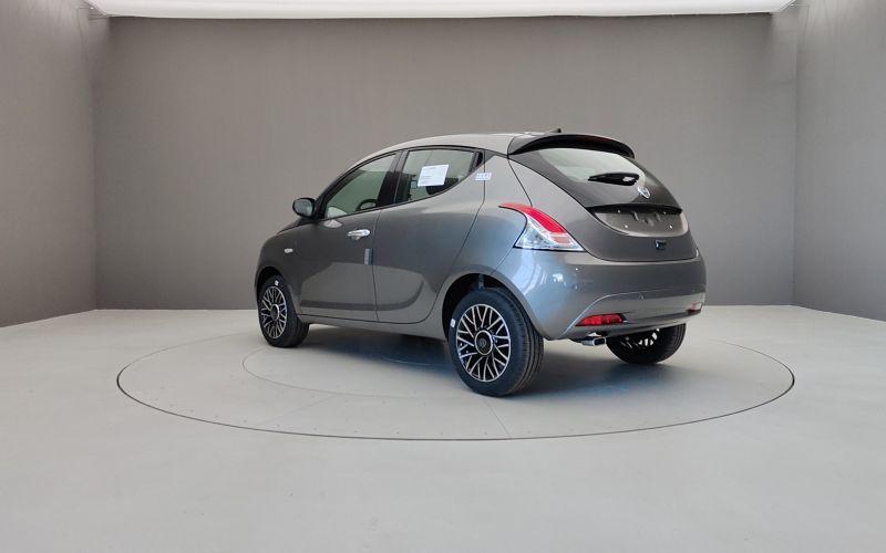 YPSILON 1.0 70CV HYBRID PLATINO 