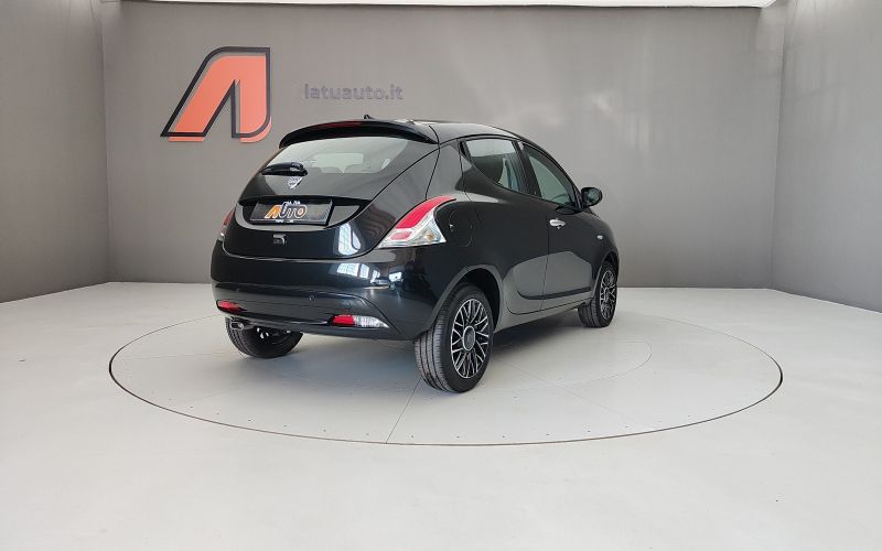 YPSILON 1.0 70CV HYBRID PLATINO 