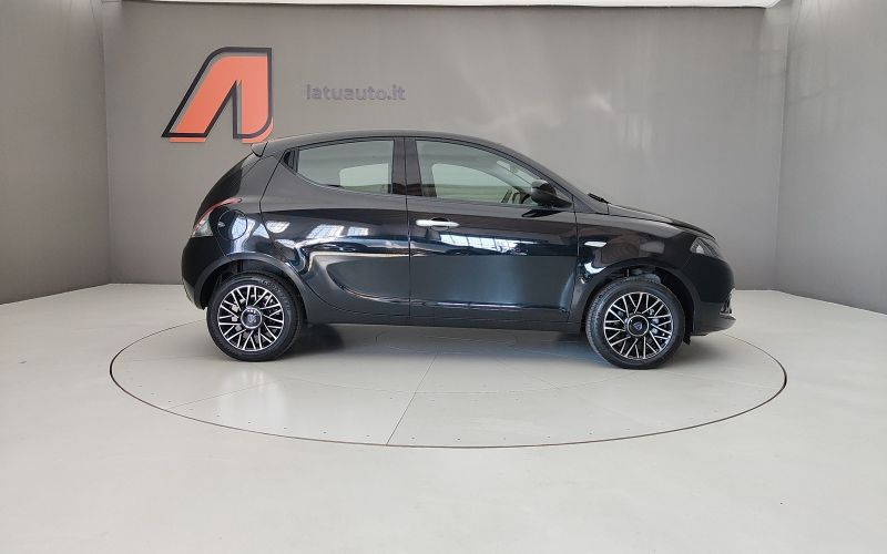 YPSILON 1.0 70CV HYBRID PLATINO 