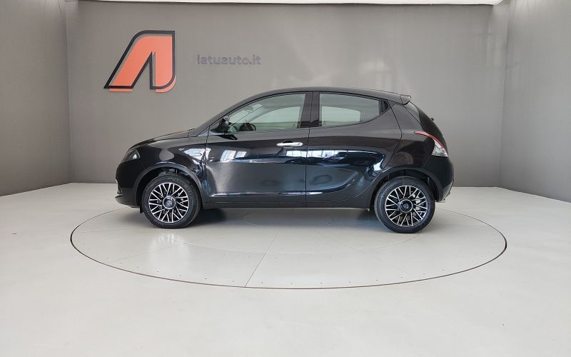 YPSILON 1.0 70CV HYBRID PLATINO 
