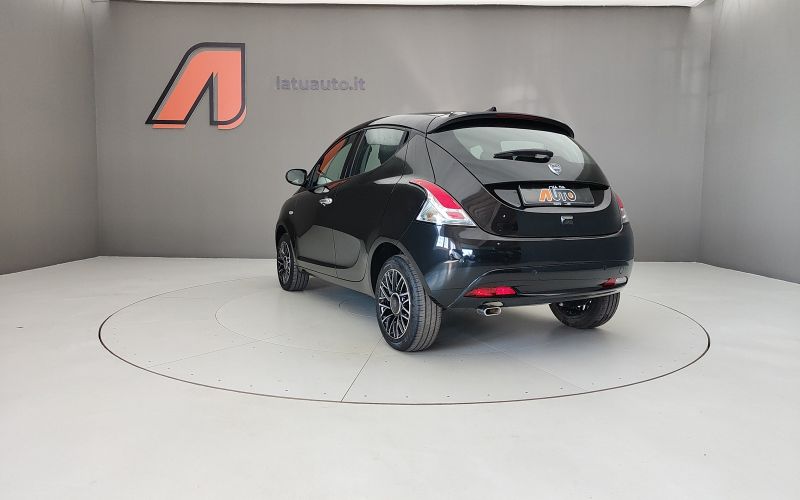 YPSILON 1.0 70CV HYBRID PLATINO 