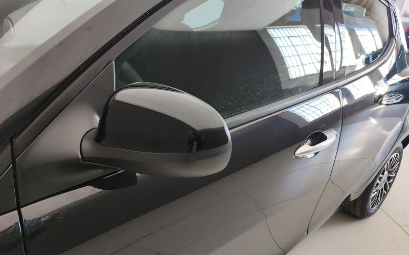 YPSILON 1.0 70CV HYBRID PLATINO 