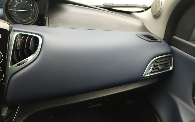 YPSILON 1.0 70CV HYBRID PLATINO 