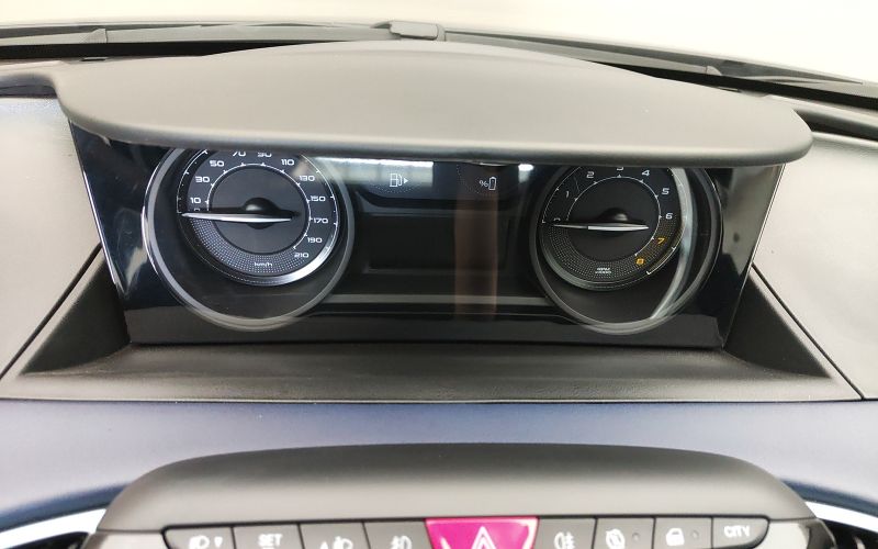 YPSILON 1.0 70CV HYBRID PLATINO 