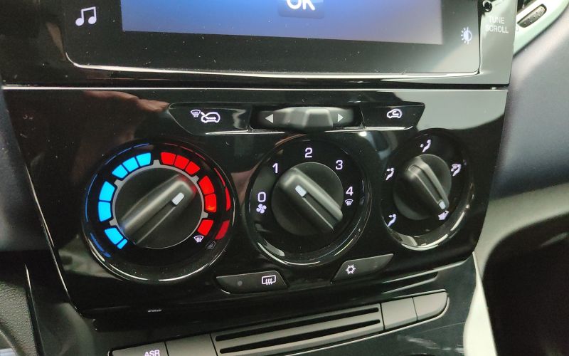 YPSILON 1.0 70CV HYBRID PLATINO 