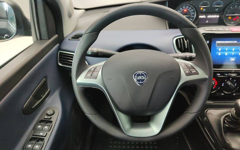 YPSILON 1.0 70CV HYBRID PLATINO 