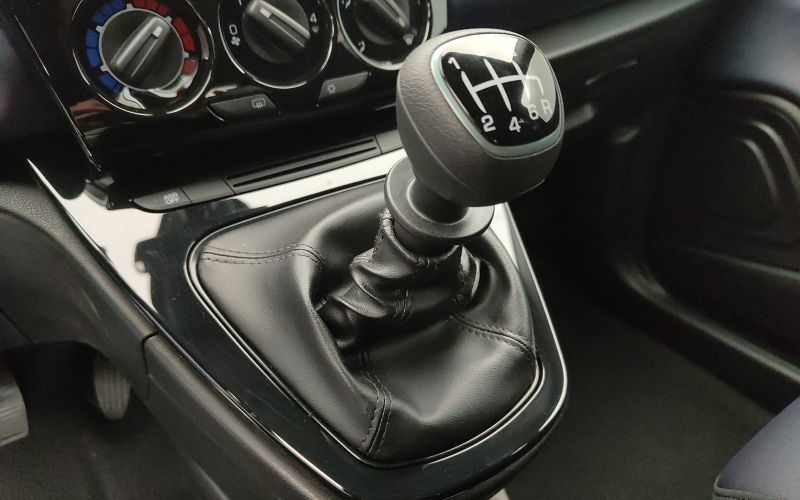 YPSILON 1.0 70CV HYBRID PLATINO 