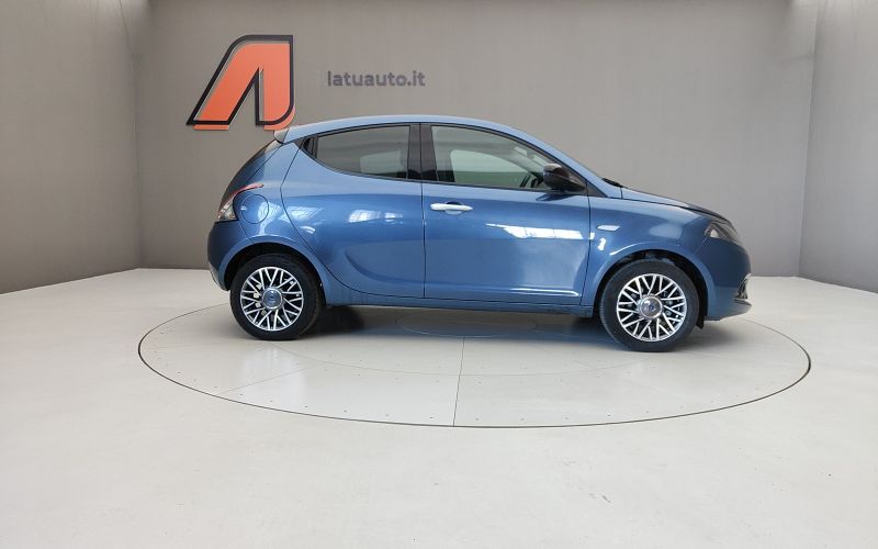 YPSILON 1.0 70CV HYBRID PLATINO 