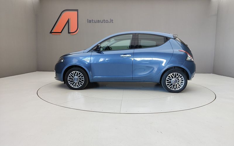 YPSILON 1.0 70CV HYBRID PLATINO 