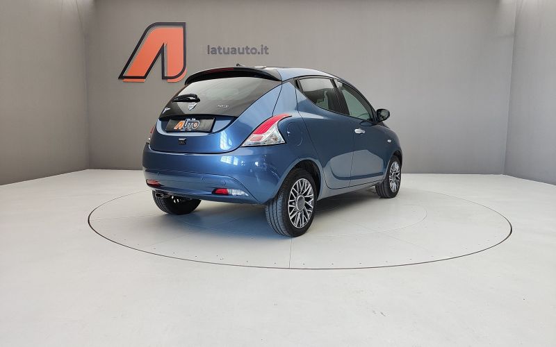 YPSILON 1.0 70CV HYBRID PLATINO 