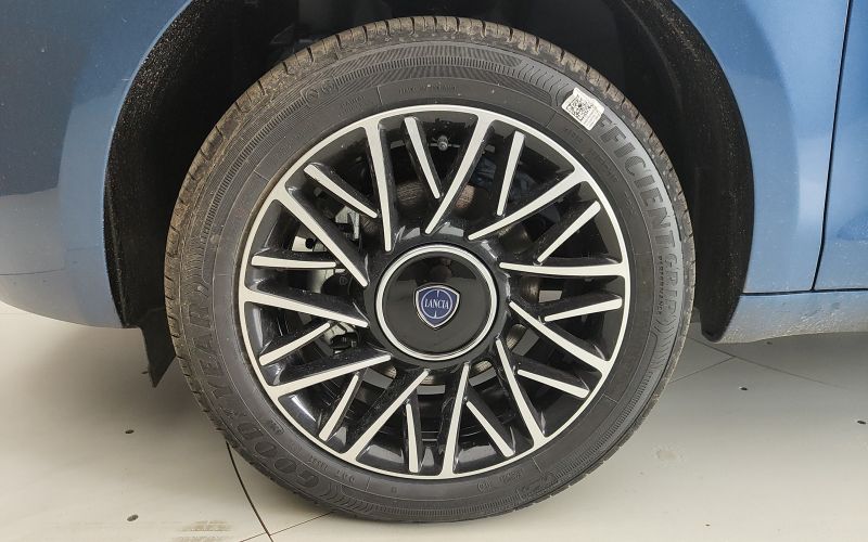 YPSILON 1.0 70CV HYBRID PLATINO 