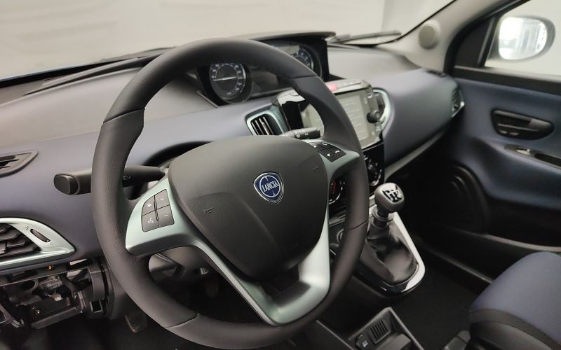 YPSILON 1.0 70CV HYBRID PLATINO 