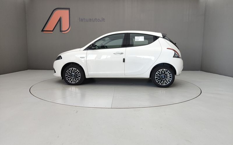 YPSILON 1.0 70CV HYBRID PLATINO 