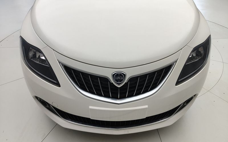 YPSILON 1.0 70CV HYBRID PLATINO 