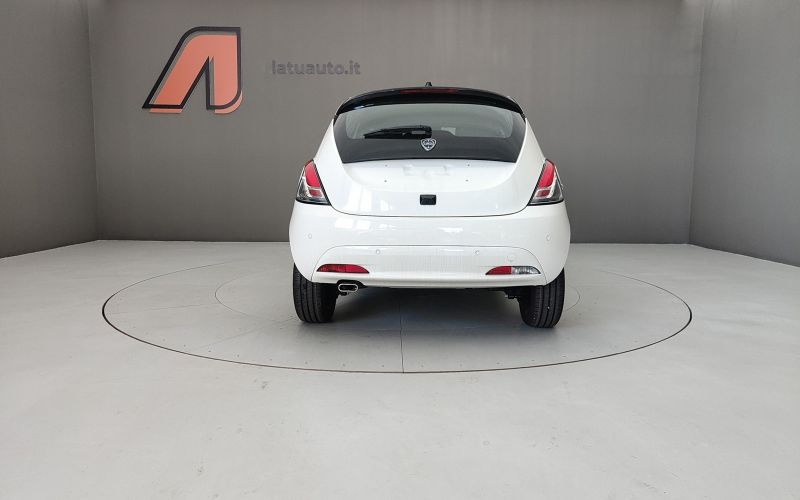 YPSILON 1.0 70CV HYBRID PLATINO 