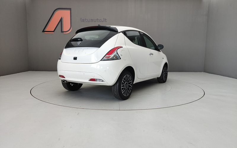 YPSILON 1.0 70CV HYBRID PLATINO 