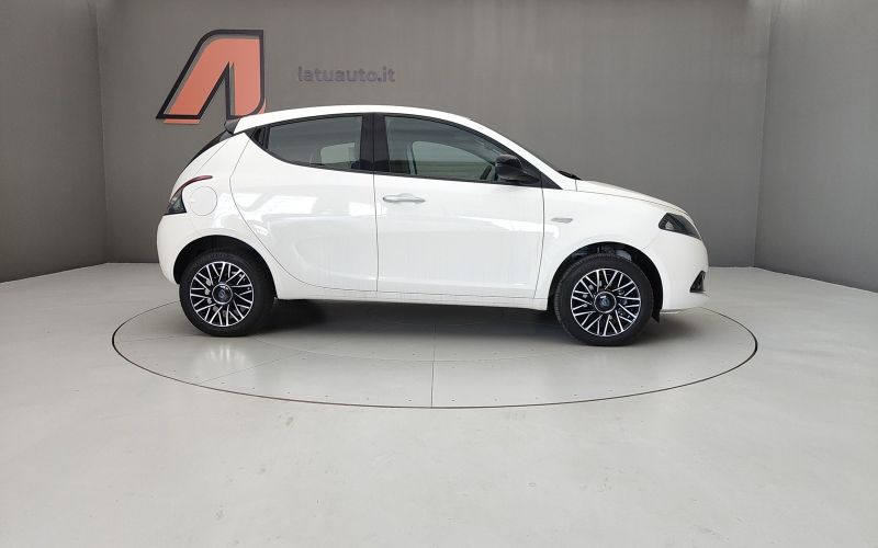 YPSILON 1.0 70CV HYBRID PLATINO 