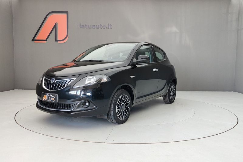 YPSILON 1.0 70CV HYBRID PLATINO 