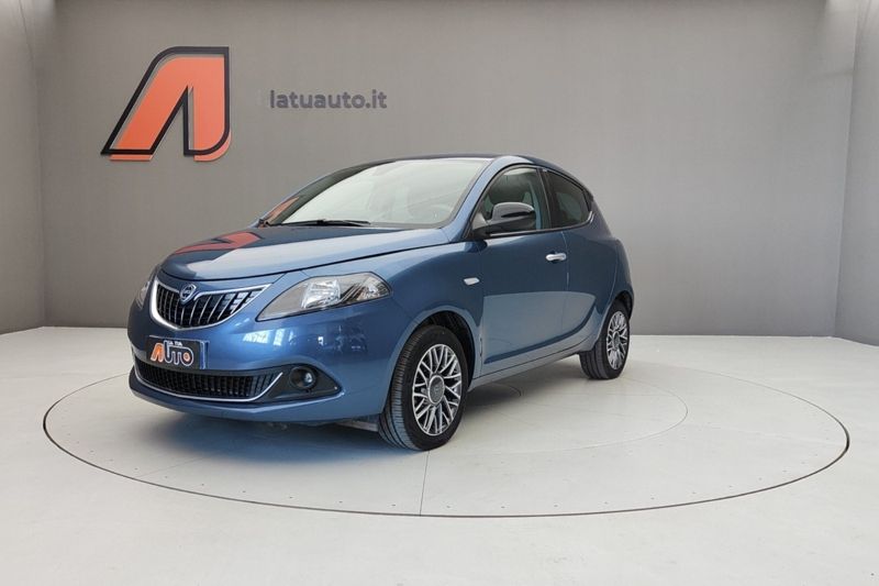 YPSILON 1.0 70CV HYBRID PLATINO